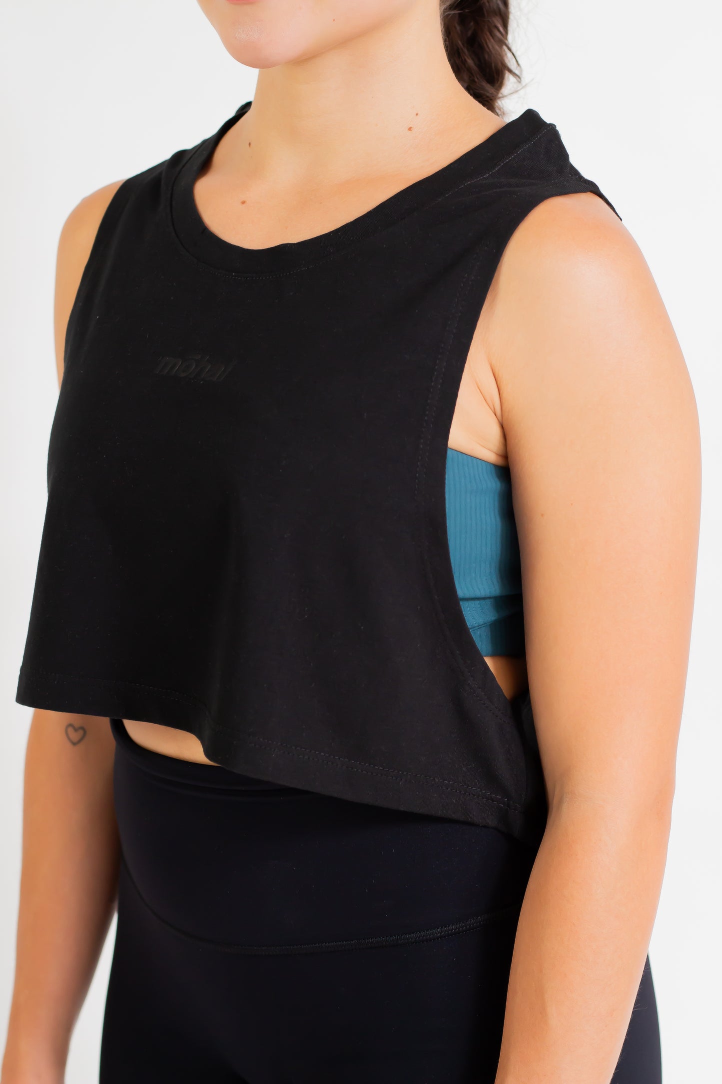 BLACK - Muscle Tee