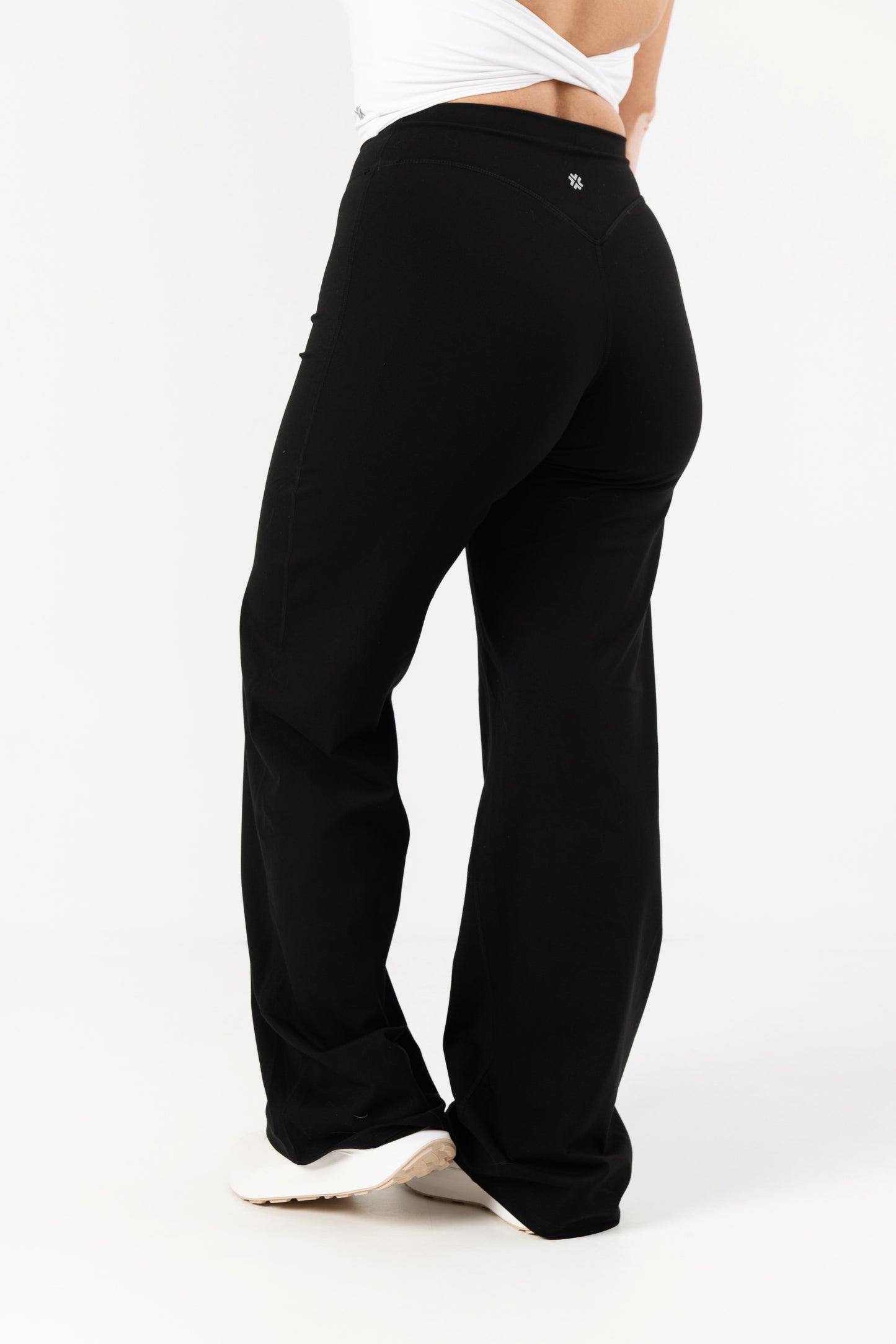 BLACK - Straight Leggings