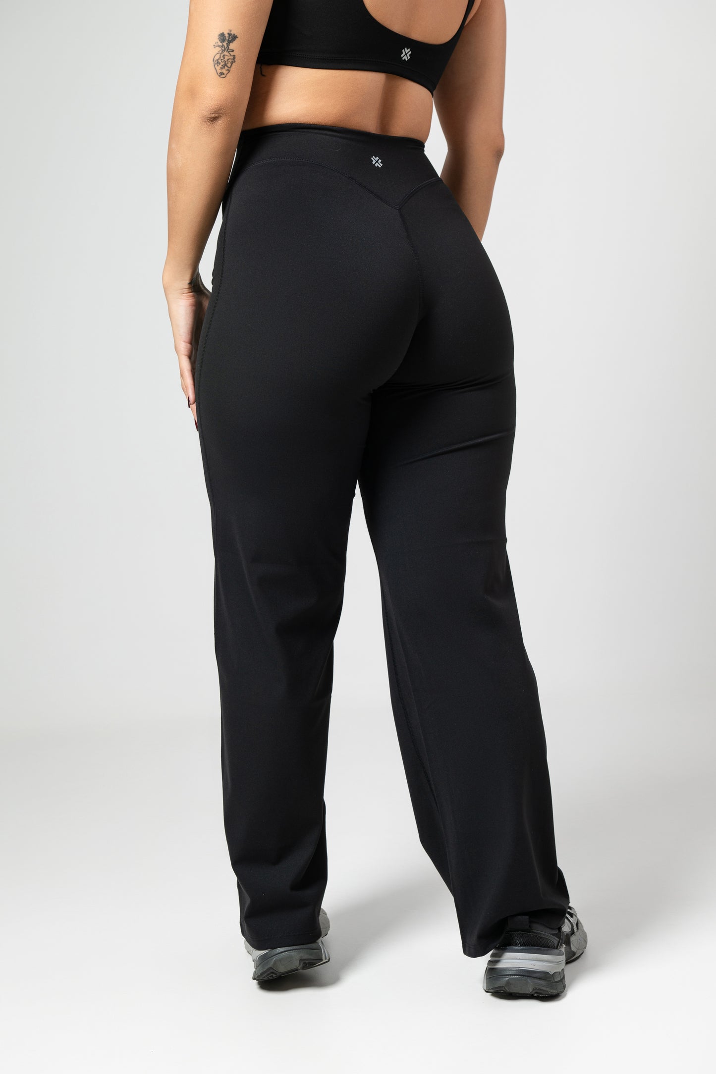 BLACK - Straight Leggings